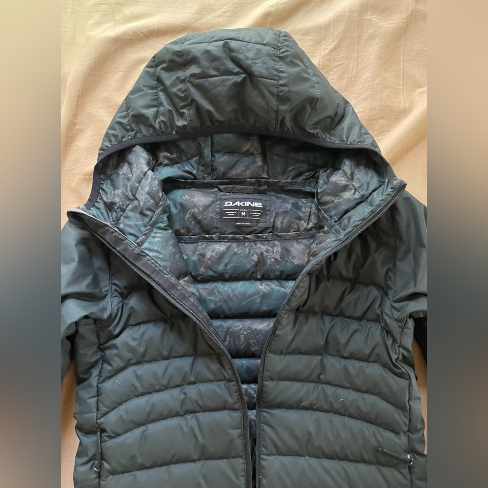 Dakine Women’s Deville Down Puffy Jacket. Size Medium. So Cozy! Great Condition. - Picture 8 of 10